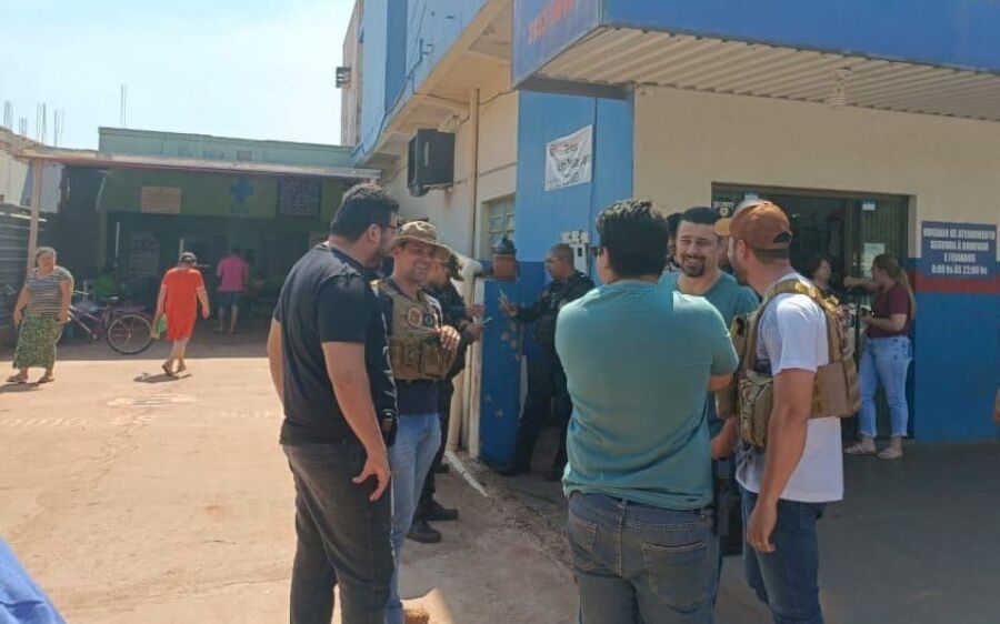 Dois homens assaltam joalheria e morrem em confronto com a polícia