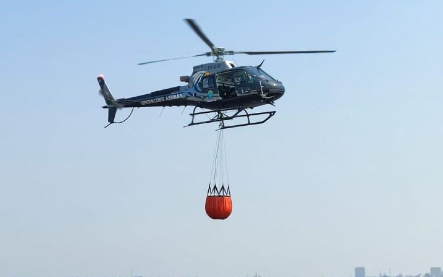 Helicóptero do Governo de MS atua no combate aos incêndios florestais no Amazonas
