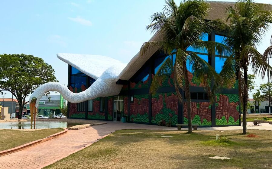 Rio Verde recebe obra de revitalização da Garça da Praça das Américas.