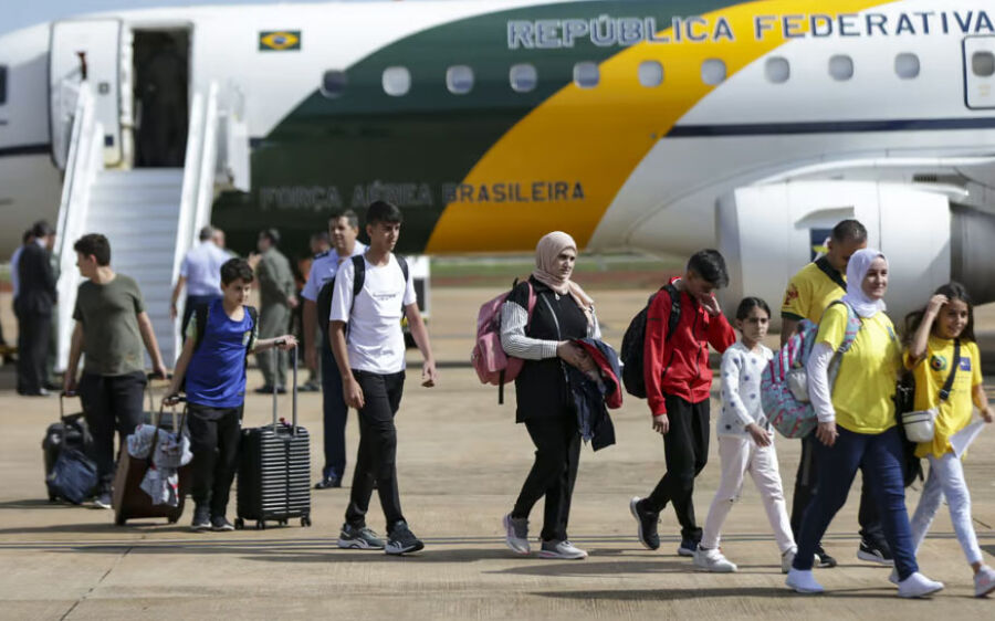 Grupo de brasileiros tem expectativa de sair de Gaza nesta quinta-feira