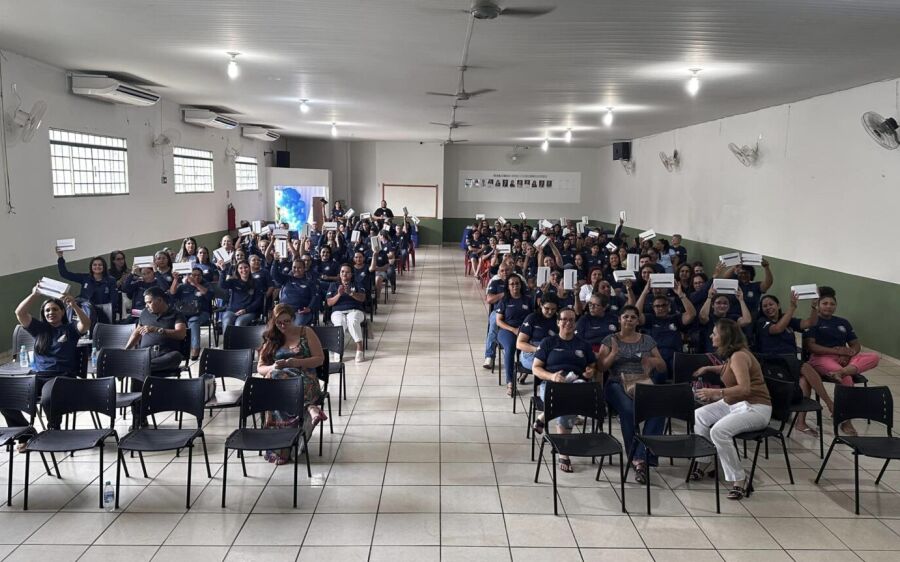Prefeitura de Coxim  homenageia servidores da saúde e entrega tablets para auxiliar nos atendimentos