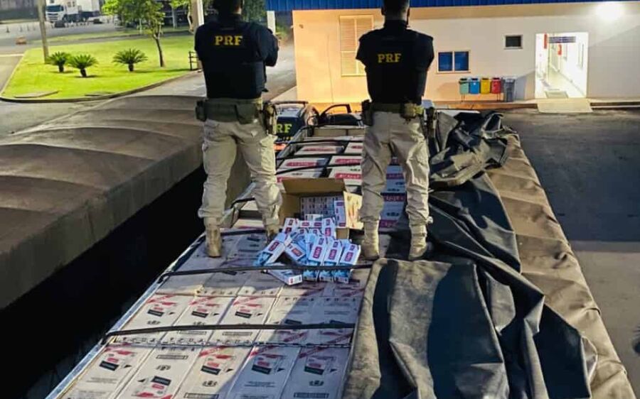 Motorista é preso com 450 mil maços de cigarros na BR-163, em Mundo Novo