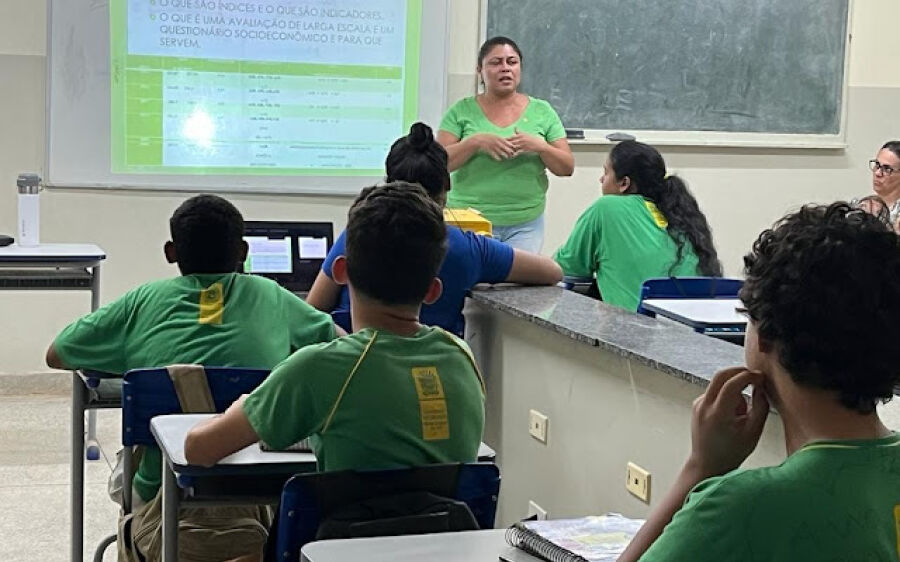 Estudantes do ensino médio terão poupança para permanecer na escola