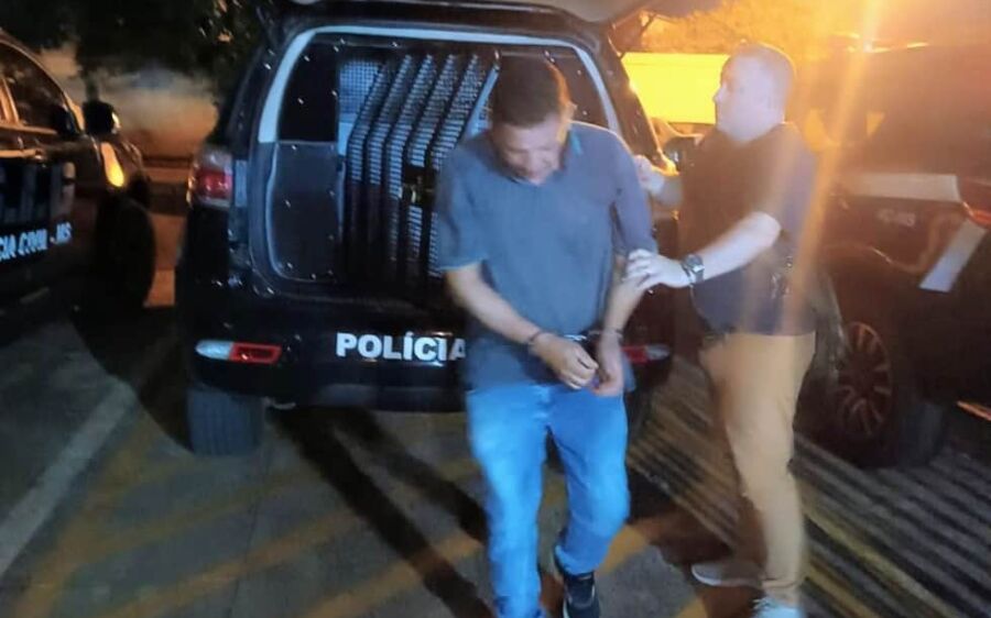 Casal especialista em furtos é preso arrombando carros em universidade