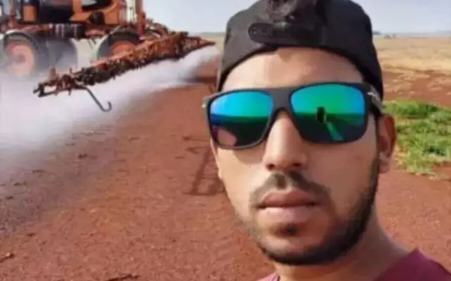 Rapaz morre após colidir moto em vaca solta em estrada