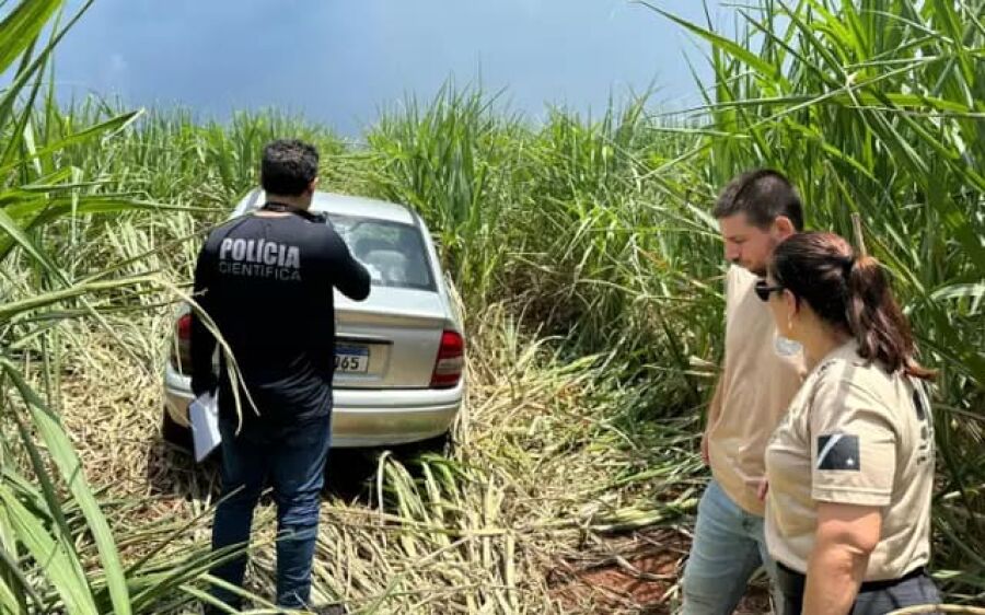 Mulher é encontrada morta dentro de carro em canavial