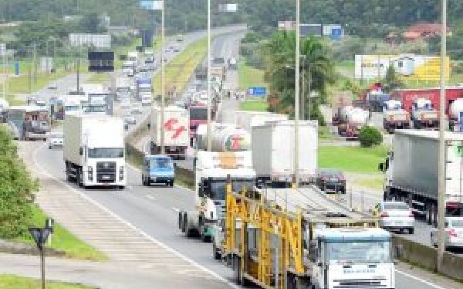 Motoristas com habilitação nas categorias C, D e E têm até dia 28 de dezembro para renovar exame 