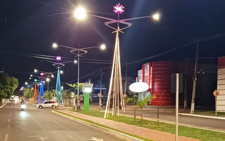 Inauguração das Luzes do Pantanal 2023 ilumina  Coxim com arte e história
