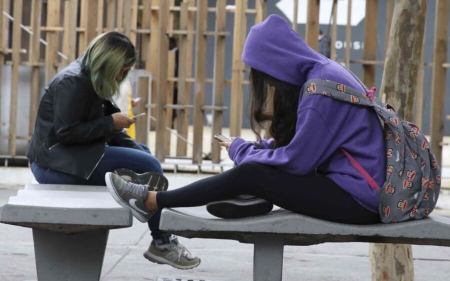 Uso excessivo de dispositivo digital afeta desempenho de alunos