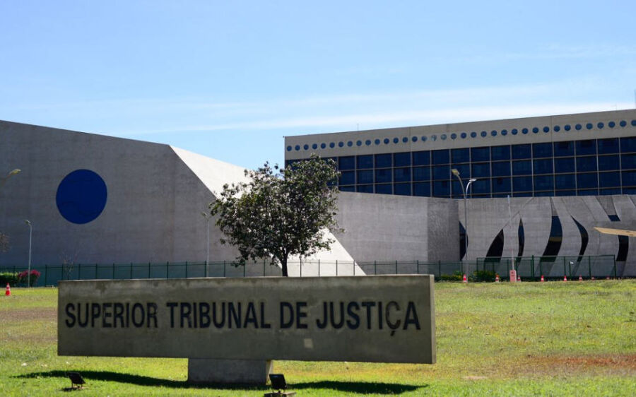 Plano de saúde tem que cobrir cirurgia de redesignação sexual, decide STJ
