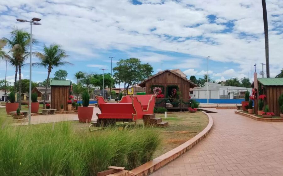 Praça das Américas em Rio Verde se Ilumina com a Chegada do Papai Noel