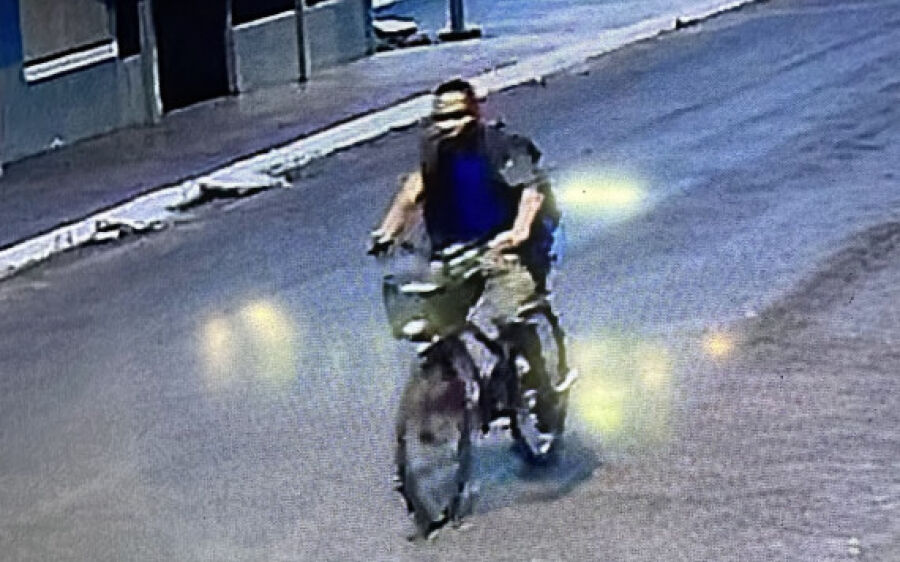 Mulher tem celular roubado por ciclista durante caminhada em avenida de Coxim