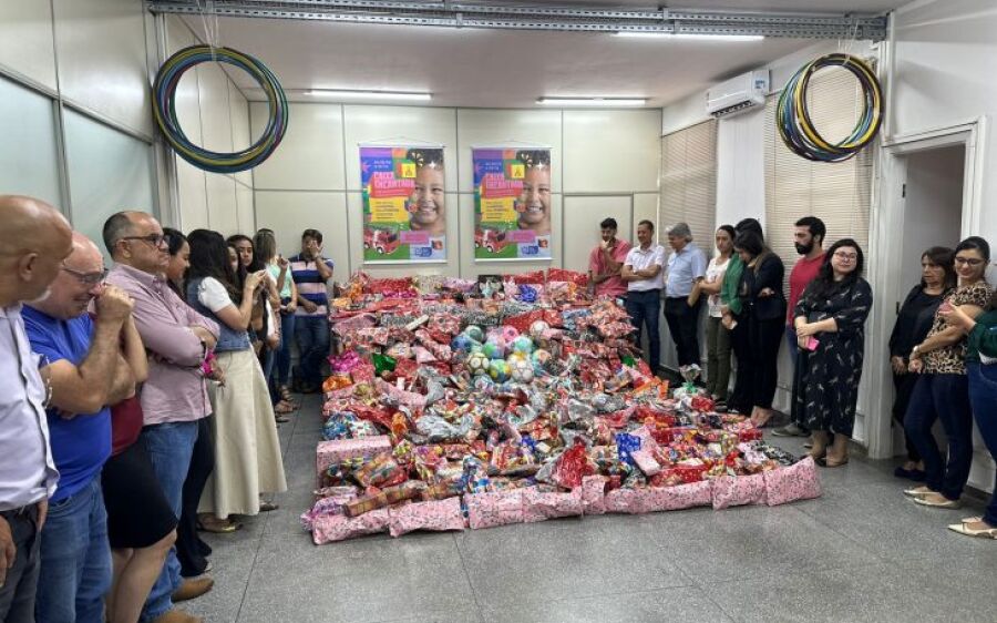 Ageprev arrecada mais de 1,1 mil brinquedos na campanha Caixa Encantada