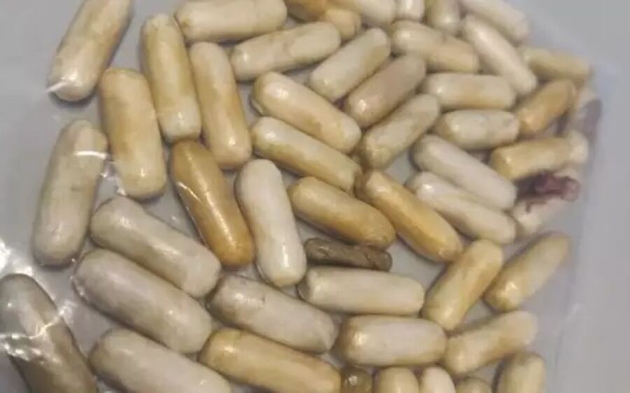 Boliviano morre após engolir 35 cápsulas de cocaína