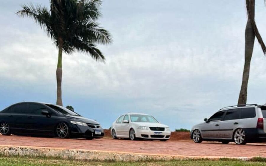 Exposição de Carros Rebaixados e Antigos em São Gabriel arrecada 150 quilos de doces