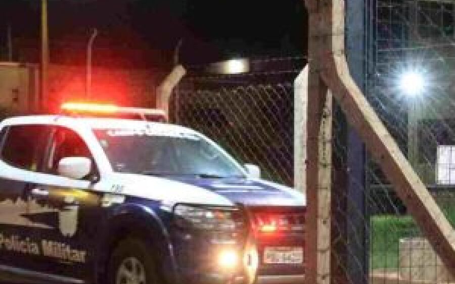 Criança de 7 anos tentava acalmar bebê quando se desequilibrou e irmã caiu de janela do 3º andar