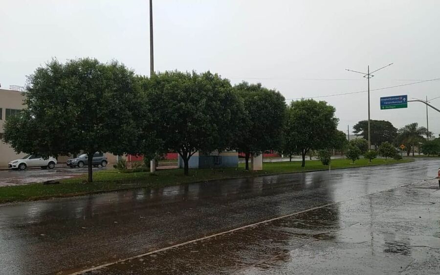 Parte de MS entra em alerta de chuva intensa, granizo e ventania