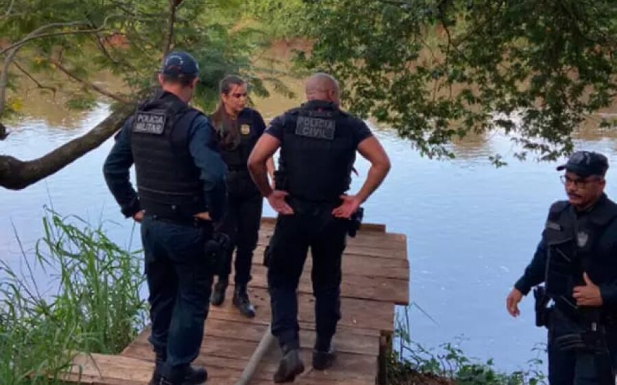 Homem é flagrado pela esposa estuprando a neta de sete anos