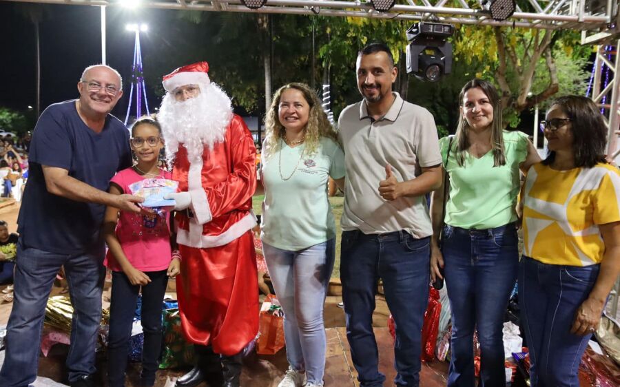 Secretaria de Assistência Social de Rio Verde entrega presentes da campanha “Adote uma cartinha” ao 