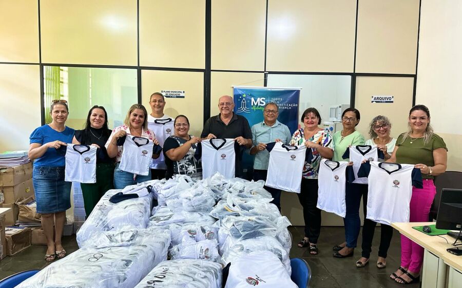 Prefeitura de Rio Verde Entrega Uniformes Escolares para o Ano Letivo de 2024.