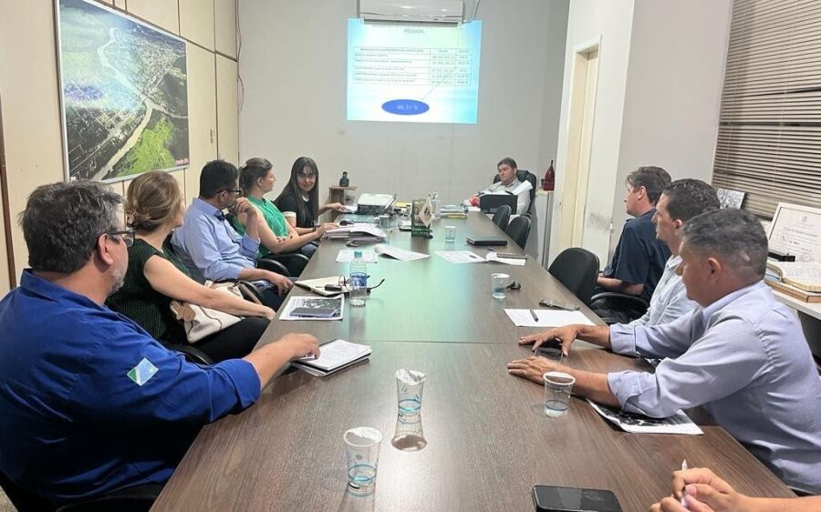 Edilson Magro reúne equipe para tratar reajustes salariais dos servidores de Coxim