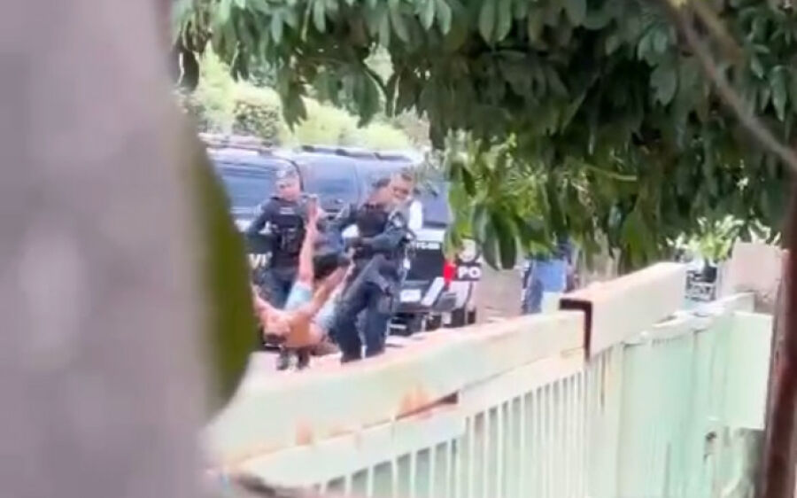 Homem atira contra polícia e morre durante confronto em Sonora