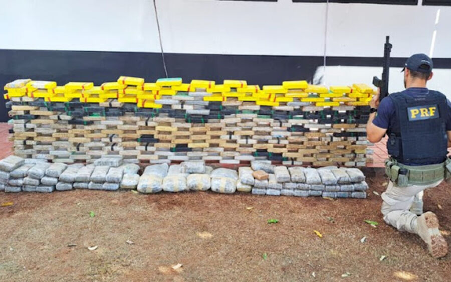Dois homens são presos com 238 quilos de cocaína em estrada vicinal.