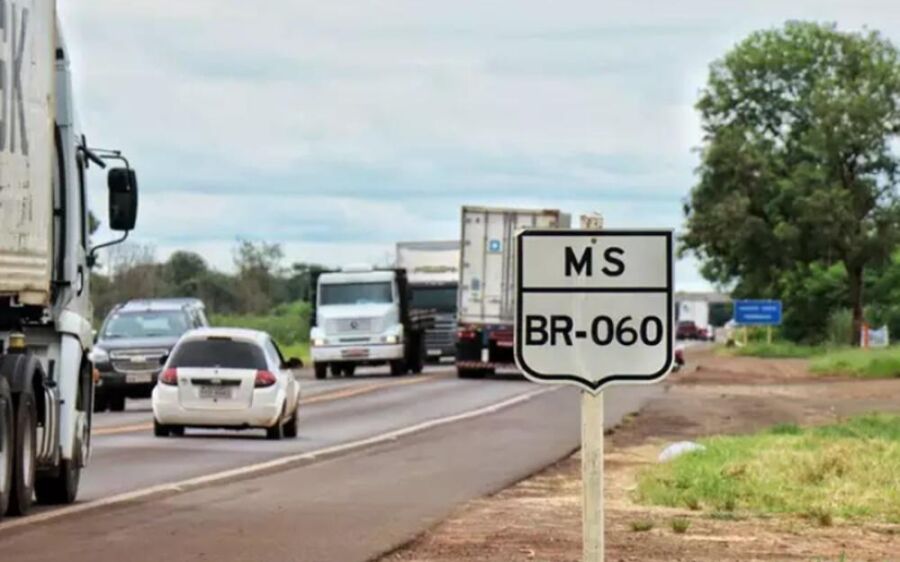 Colisão entre dois veículos mata adolescente na BR-060