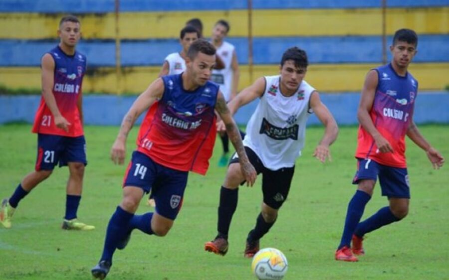 Coxim reforça meio campo com contratação de Formiga