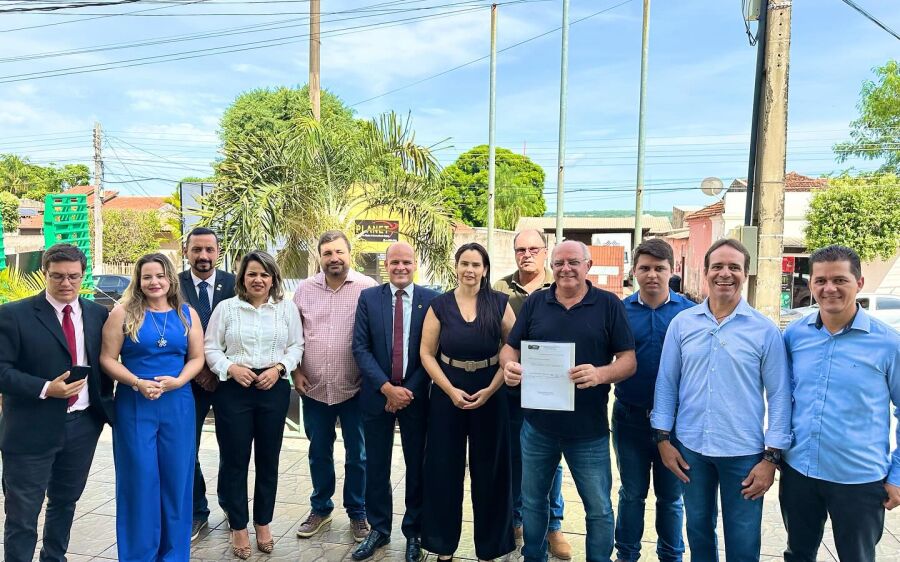 Prefeitura e câmara se unem e adquirem Caminhão Prancha  em Rio Verde