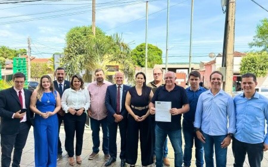 Prefeitura e Câmara se unem e adquirem caminhão prancha em Rio Verde