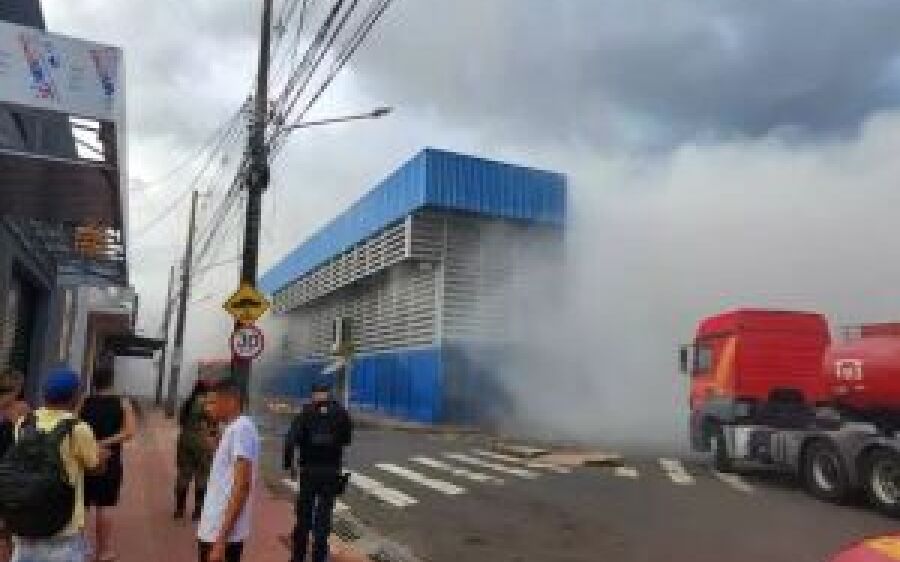 Camelódromo de Campo Grande pega fogo e área é isolada