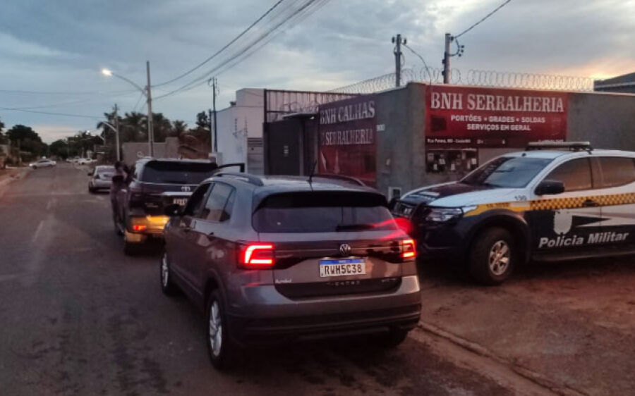 Polícia Militar apreende veículos  irregulares durante operação blitz em Coxim