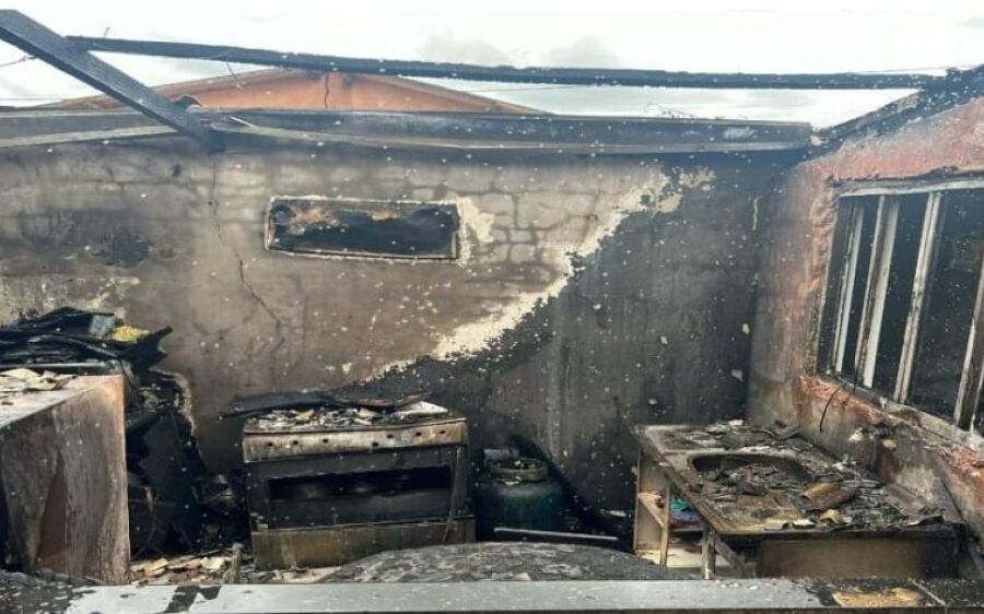 Mulher descobre traição e incendeia casa com  marido dentro