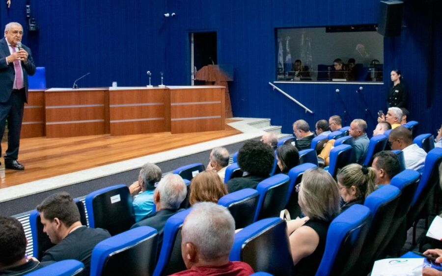 Primeira infância ganha destaque em seminário de vereadores