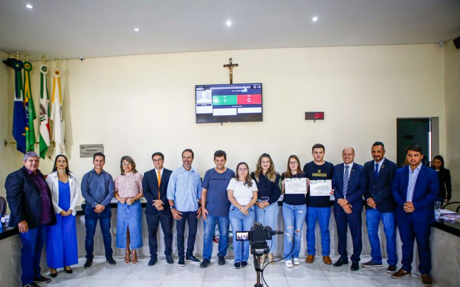Câmara de Rio Verde realiza sessão com diversas homenagens