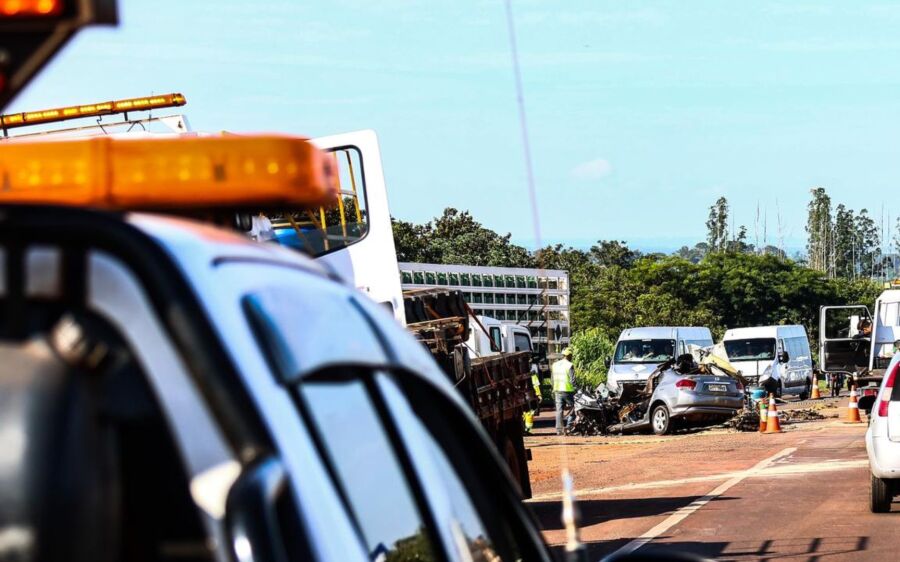 Motorista de carreta envolvido em acidente com dois mortos na BR-163 é preso por omissão de socorro