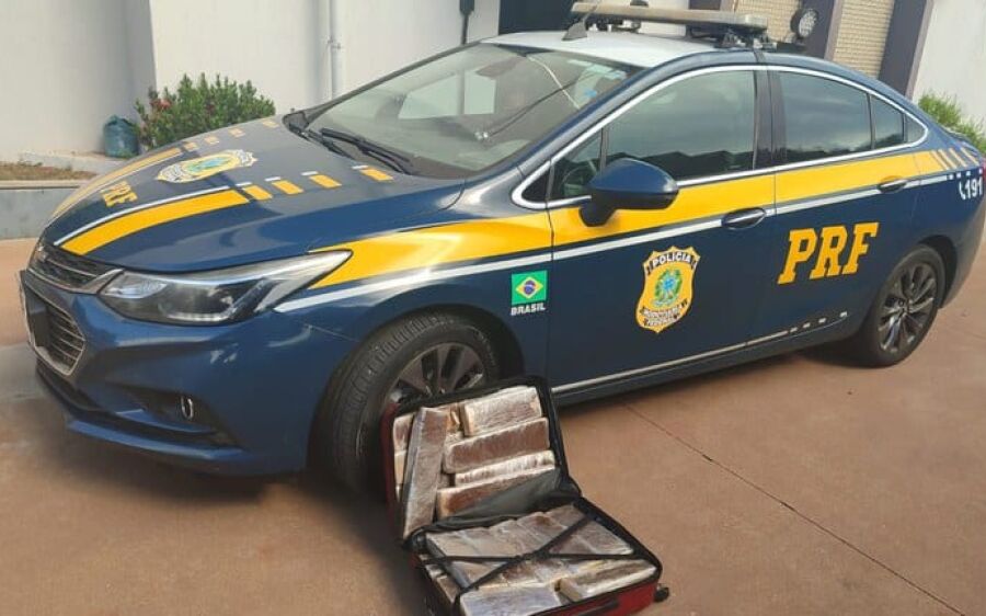 Passageira é presa com 26 quilos de maconha na BR-262, em Água Clara