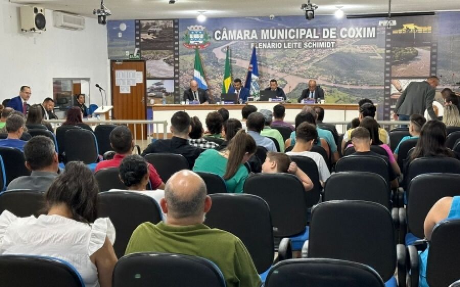 Câmara lota plenário em sessão ordinária com entrega de moções de congratulação