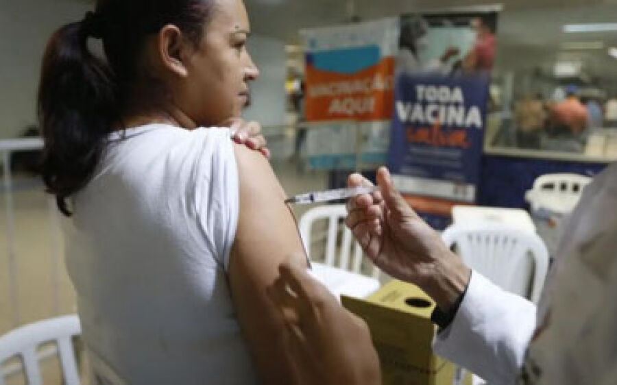Saúde antecipa vacinação contra gripe; campanha começa em 25 de março