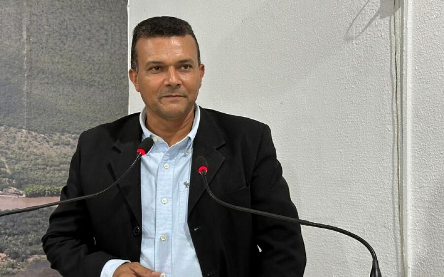 Carlos Henrique apresenta projeto para dar mais  segurança aos serviços  de roçada em Coxim