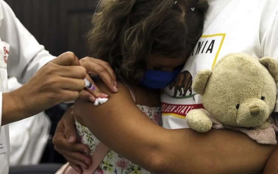 Cobertura vacinal completa contra covid em crianças não chega a 12%