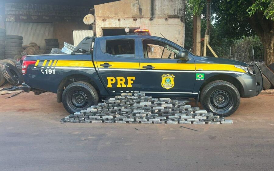 Polícia apreende 105 quilos de cocaína escondida em pneus de carreta em oficina