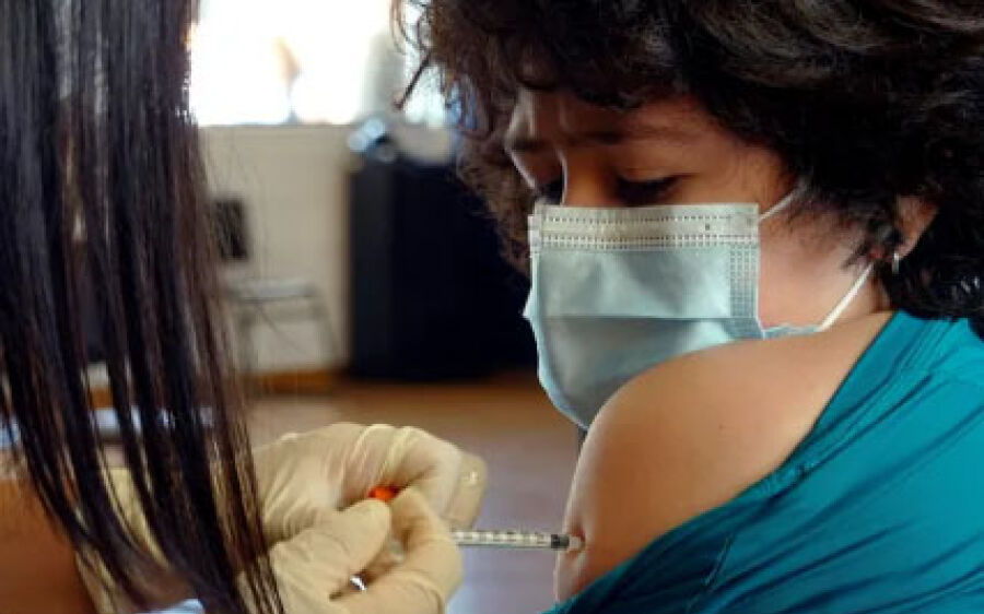 Campanha leva vacinas para crianças e adolescentes em escolas públicas de MS