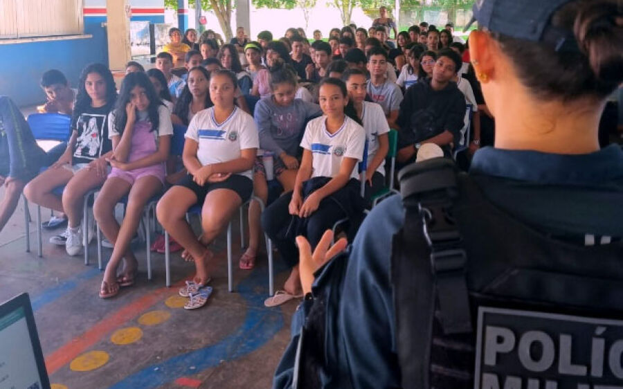 PM realiza palestra sobre violência doméstica na Escola Municipal Willian Tavares em Coxim