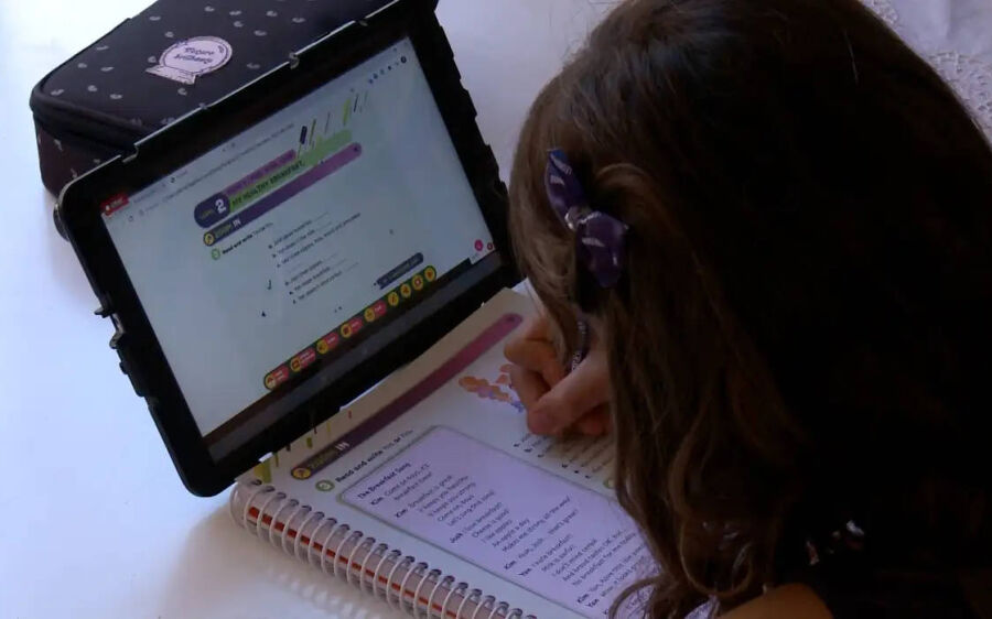 Estudantes de famílias pobres vão receber chips para acesso à internet