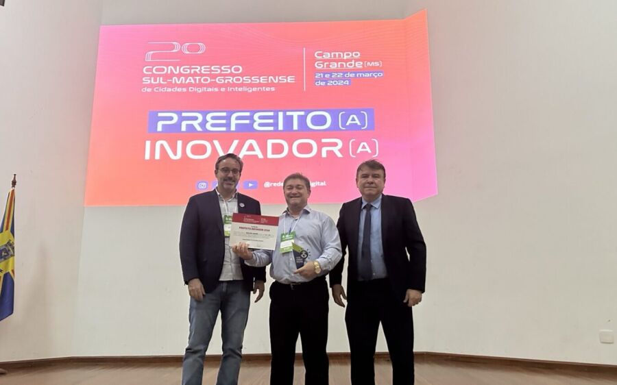 Prefeito de Coxim, Edilson Magro, Recebe Prêmio  de Inovação por  Transformação Digital