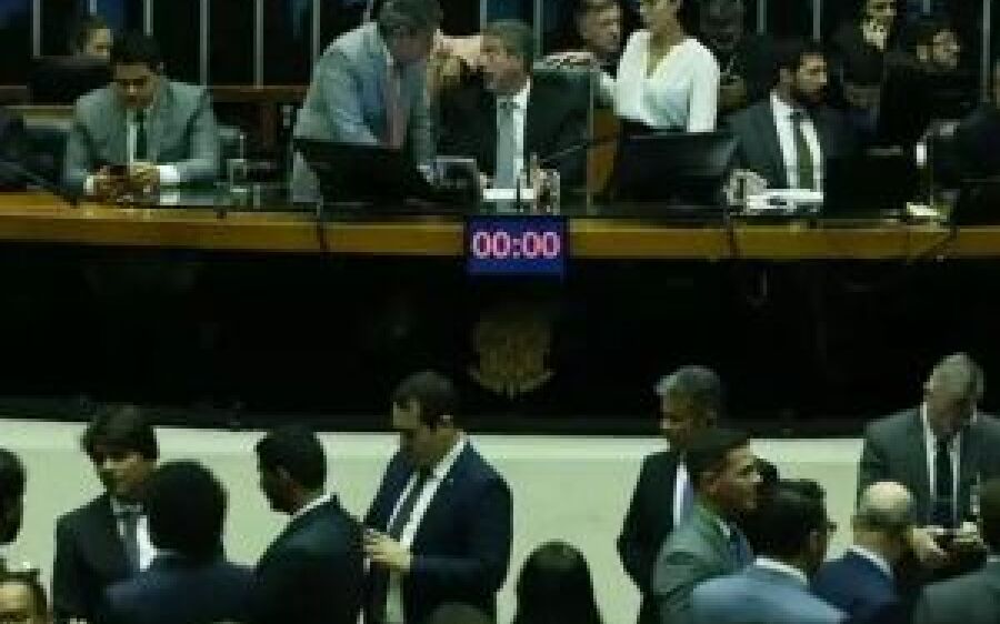 Câmara aprova projeto que dá fim a ´saidinha´ de presos nos feriados