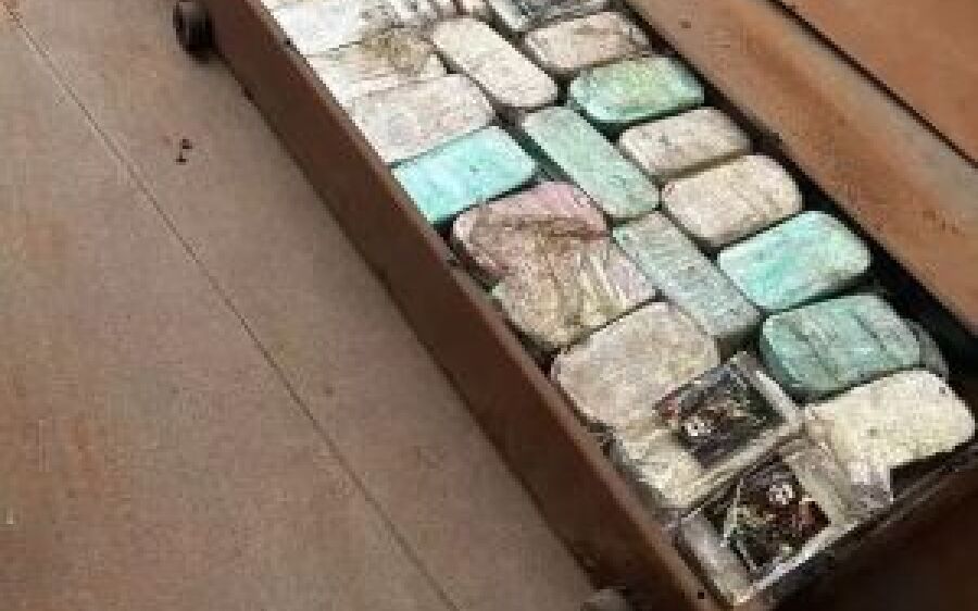 Polícia Federal prende homem que cheirava pó enquanto dirigia veículo com 150 kg de cocaína