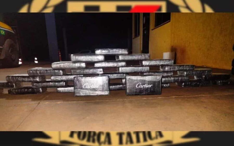 Casal de São Gabriel do Oeste é preso transportando 32 Kg de cocaína em caminhonete Hilux